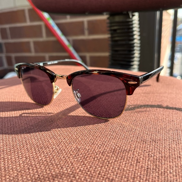 Uniqlo Sunglasses 😎 🕶️ - Picture 3 of 10